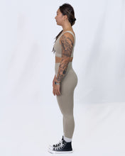 Load image into Gallery viewer, Seamfree Crop - Oat Latte
